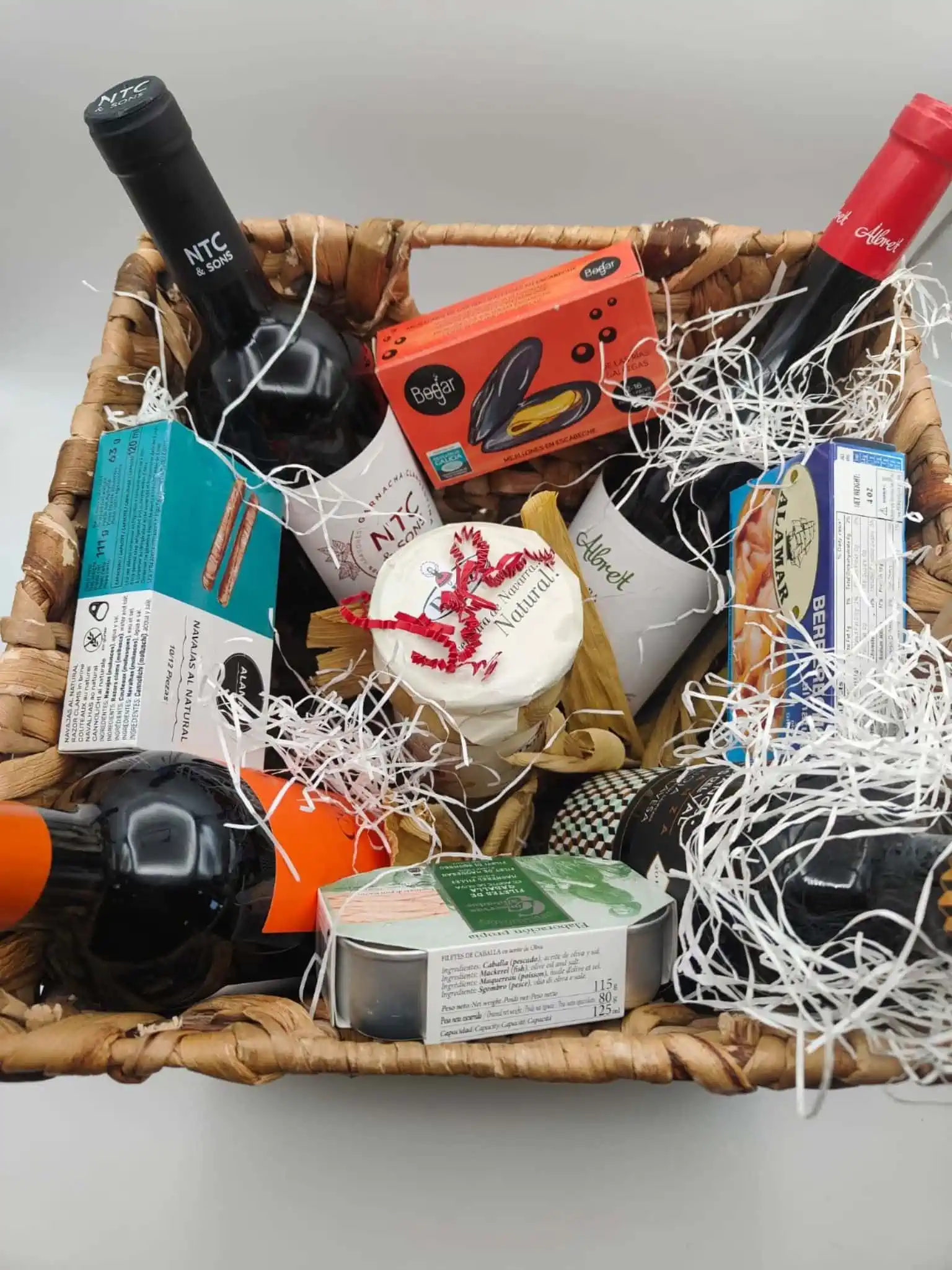 Epicurean Basket, a wonderful gift for well-taste enthusiasts